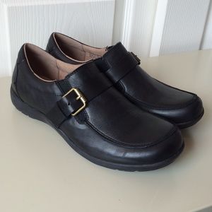 Brand new EASY SPIRIT black leather shoes.