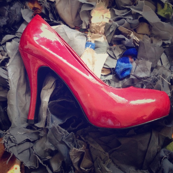 Shi by Journeys Shoes - Red Pinup Style Pumps!!