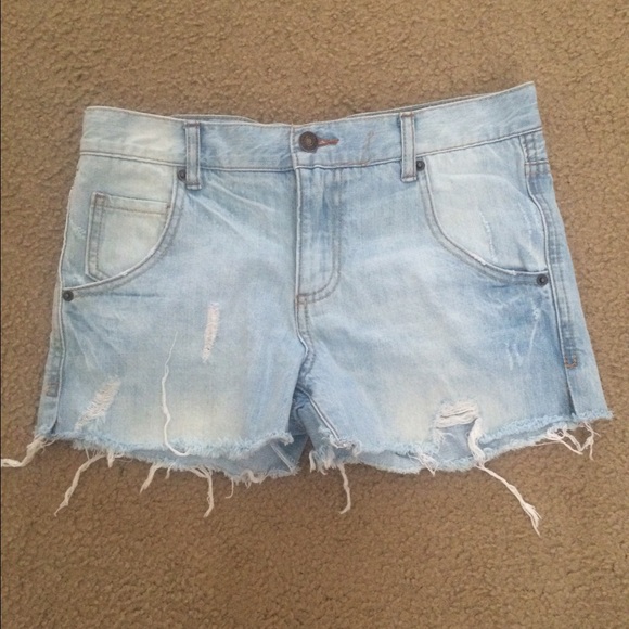 Light Wash, High-Waisted Shorts!!