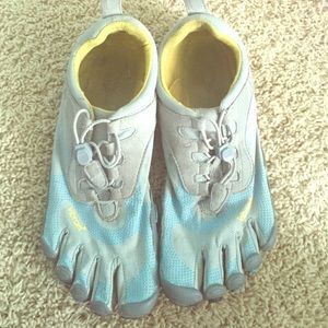Vibram 5 finger toe shoes