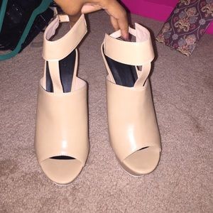 Beige/ Nude wedges