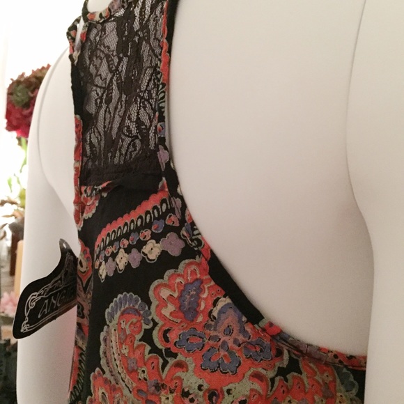 Tops - Lace Top - Green, Pink and Black Baroque Vintage Tops - Lace Top - Green, Pink and Black Baroque Vintage