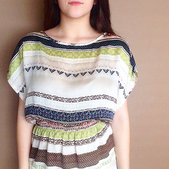 F21 silky patterned blouse - Picture 1 of 4