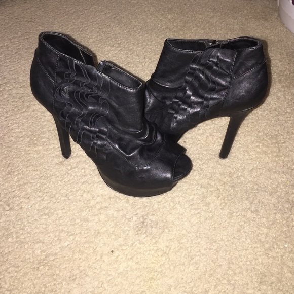 Ankle booties