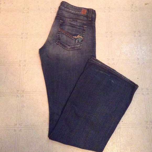 💙Medium Wash Guess Jeans💙
