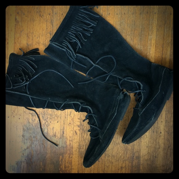 Minnetonka Tall Fringe Black Boots size 9