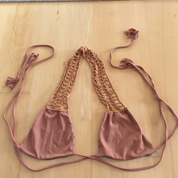 ❌SOLD❌ 📬 Acacia swimsuit top size large