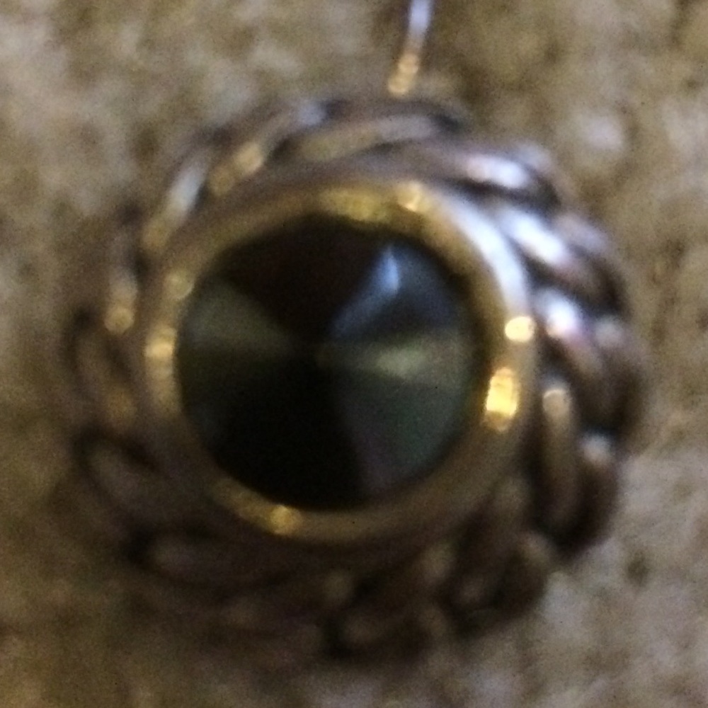 🚺Silver Tone & Black Stone Earrings - Picture 3 of 3