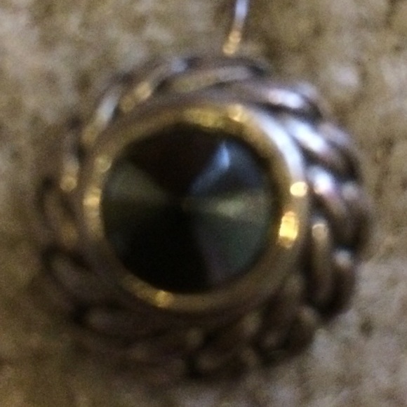 🚺Silver Tone & Black Stone Earrings - Picture 3 of 3