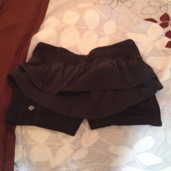 Lululemon running skirt size 6