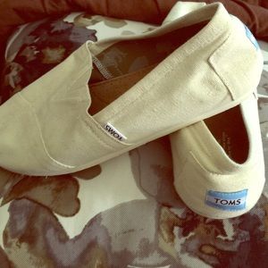 Toms Shoes