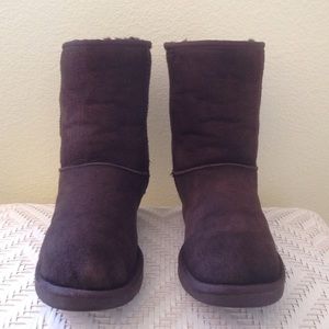Short chocolate Uggs