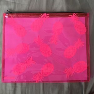 🎉Host Pick 6/17🎉Neon Pink Large Pineapple Pouch!