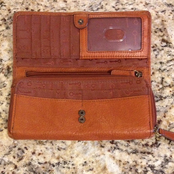 SOLD!! Fossil brown leather wallet - Picture 2 of 4