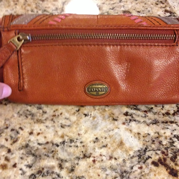 SOLD!! Fossil brown leather wallet - Picture 4 of 4