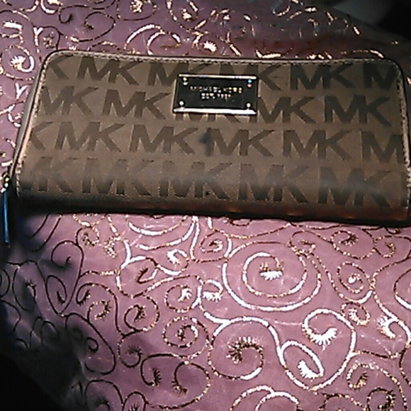 Michael kors wallet