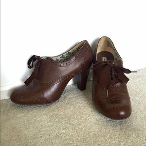 American Eagle brown heels
