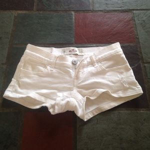 white hollister short shorts