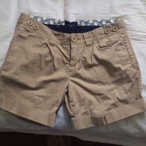 Cute AE khaki shorts