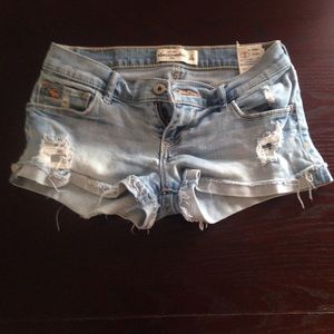 destroyed Abercrombie short shorts