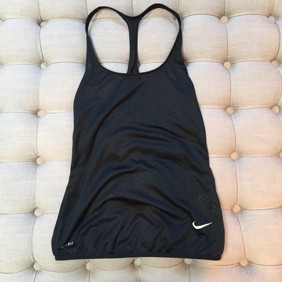 ✋🏼SOLD✋🏼 in bundle Nike Dri Fit workout top