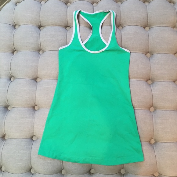 ✋🏼SOLD✋🏼 bundled Green Lulu Lemon workout top