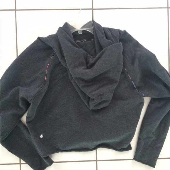 NEW LULULEMON SWEATER