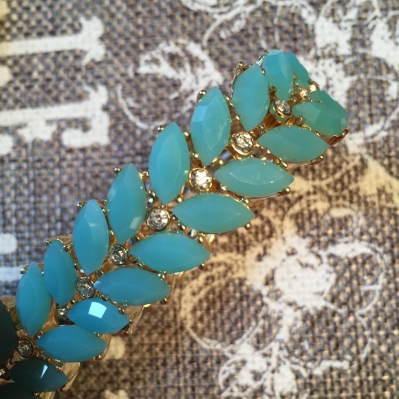 Leaf Bracelet - Picture 2 of 4