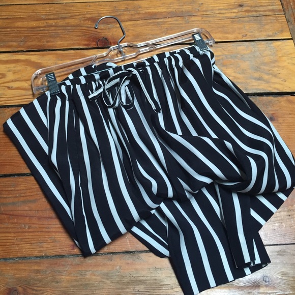 Henri Bendel Pinstripe Pants - Picture 4 of 4