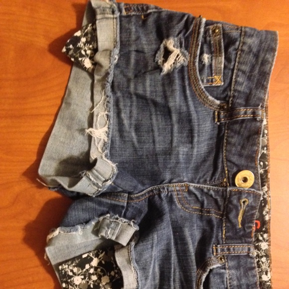 G by Guess jean shorts. - Picture 4 of 4