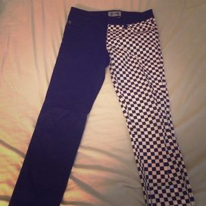 ✨checkered Pants leg w/ a Black pants leg✨