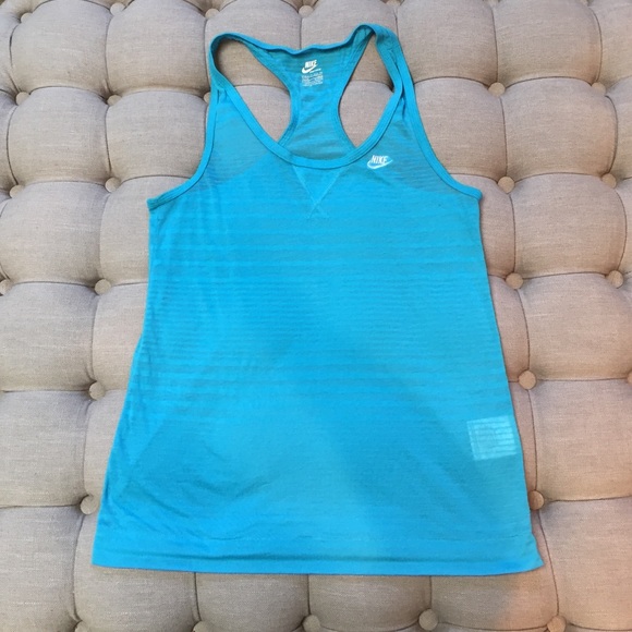 SOLD✋🏼✋🏼✋🏼 in bundle Nike workout tank top