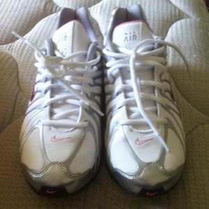 Size 9 pink and white air max wore once