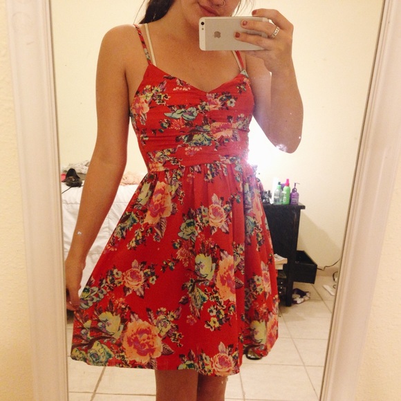 PacSun Dresses & Skirts - AMAZING red floral dress from PACSUN!