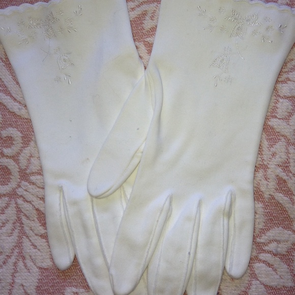 True 1950's white gloves
