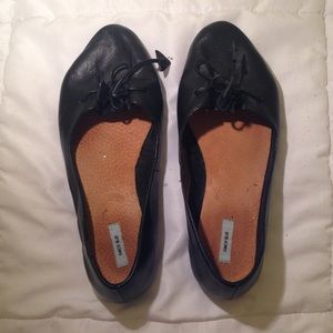 CUTE black slip ons from Urban Outfitters!