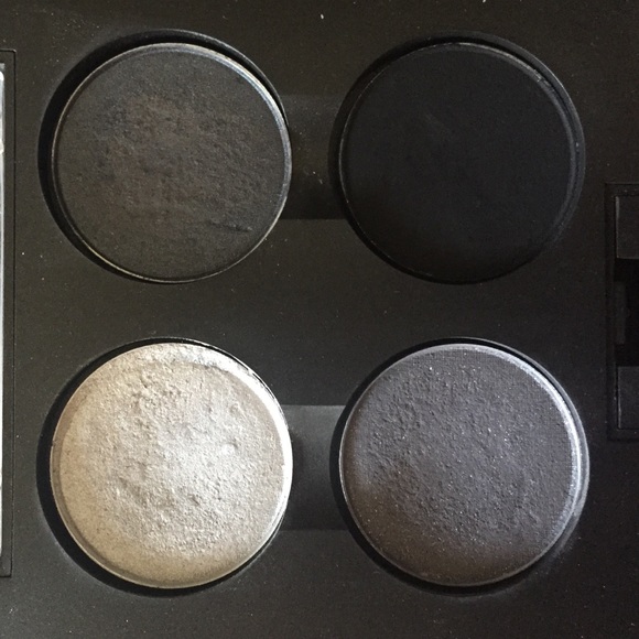 MAC  eyeshadow palate - Picture 3 of 3