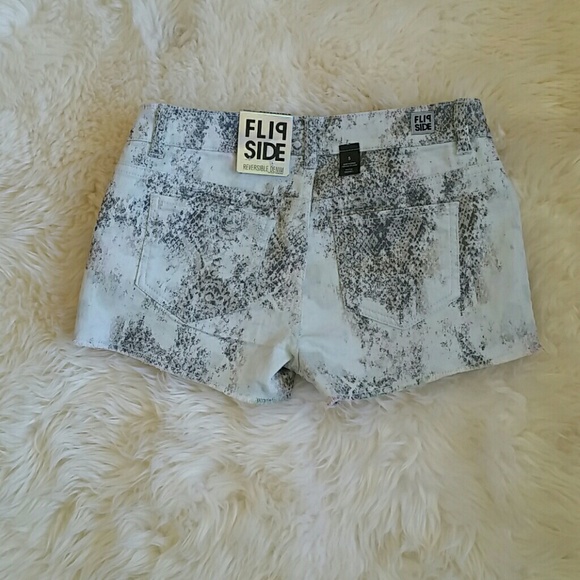 🌟🌟🌟Host Pick!🌟🌟🌟 Reversible shorts - Picture 4 of 4