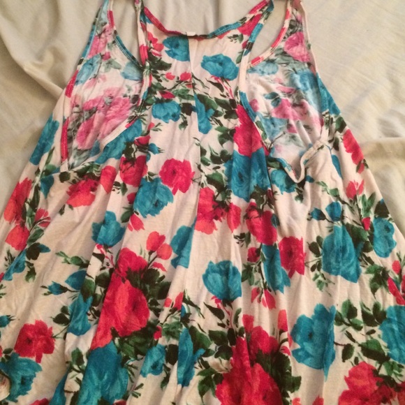 ✨Adorable Floral Print Top✨ - Picture 2 of 2