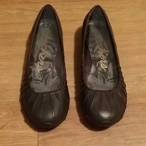 Brand new super comfy brown skechers flats