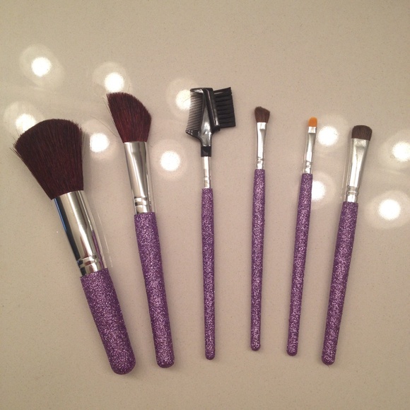 Accessories - 🆕 Lavender glitter makeup brushes
