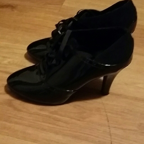 Cute black lace up heals