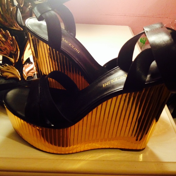 Enzo Angiolini gold wedge sandals
