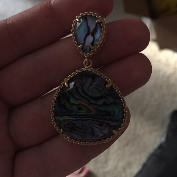 Kendra Scott abalone shell earring