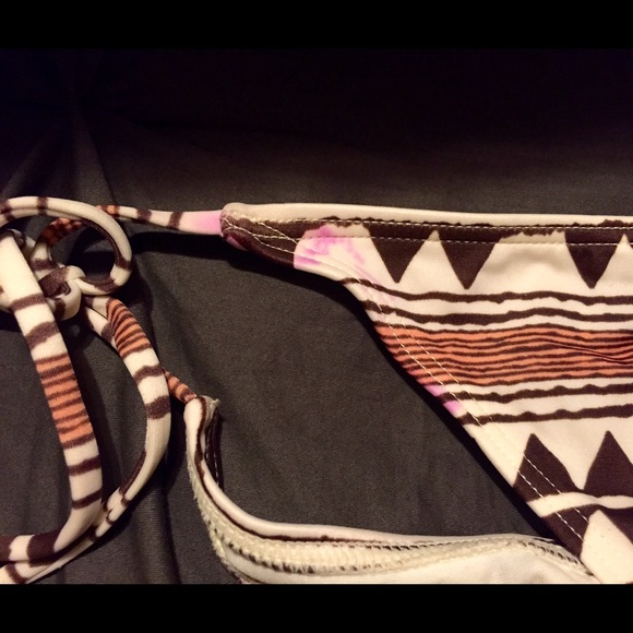 Billabong bathing suit set! Top and bottom - Picture 4 of 4