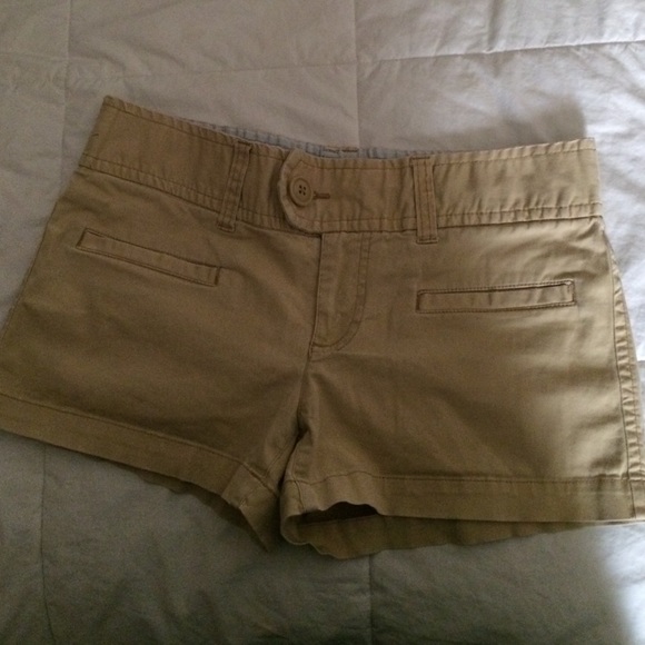 American Eagle Outfitters Khaki shorts size 2 - Picture 1 of 2