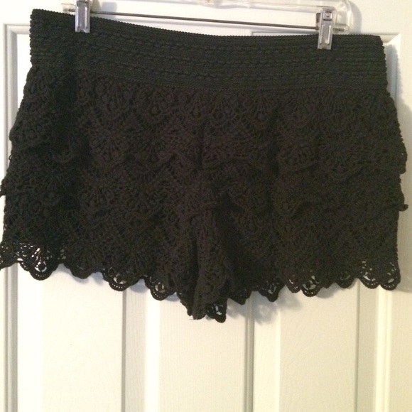 Black lace shorts - Picture 1 of 2