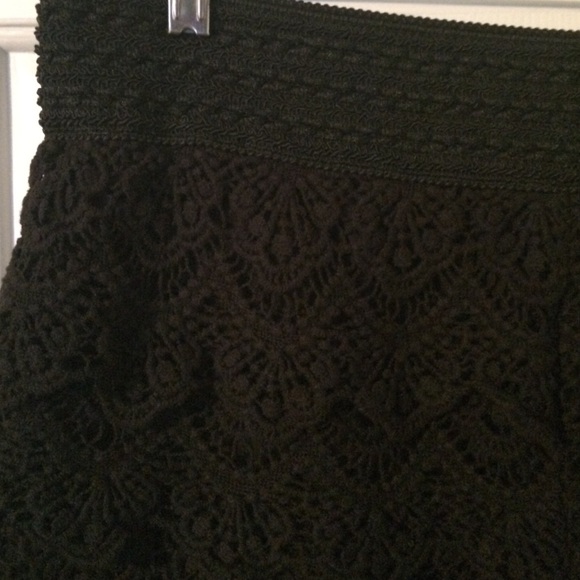 Black lace shorts - Picture 2 of 2