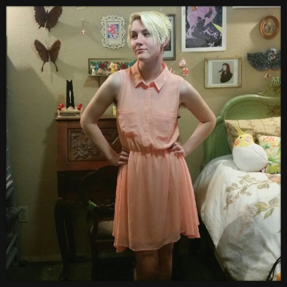 Peach collared sleeveless dress 🍑