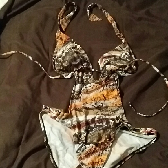 Super cute one piece cut out bathing suit